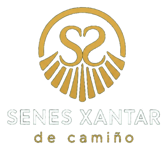 Logotipo de SENES XANTAR de camiño: dos eses entrelazadas sobre una vieira dorada